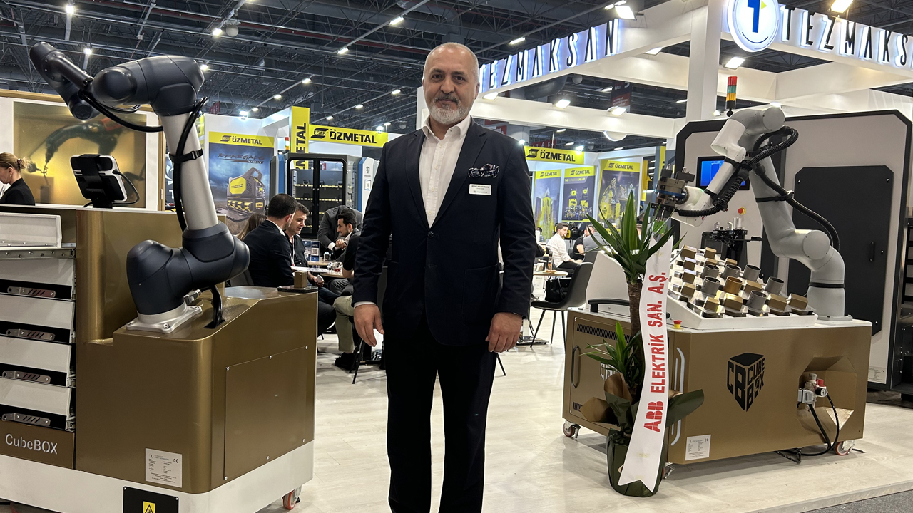 Robotlar Geleceği İstanbul'a Taşıdı: "İnsansı Robotlar" Ziyaretçileri Büyüledi!
