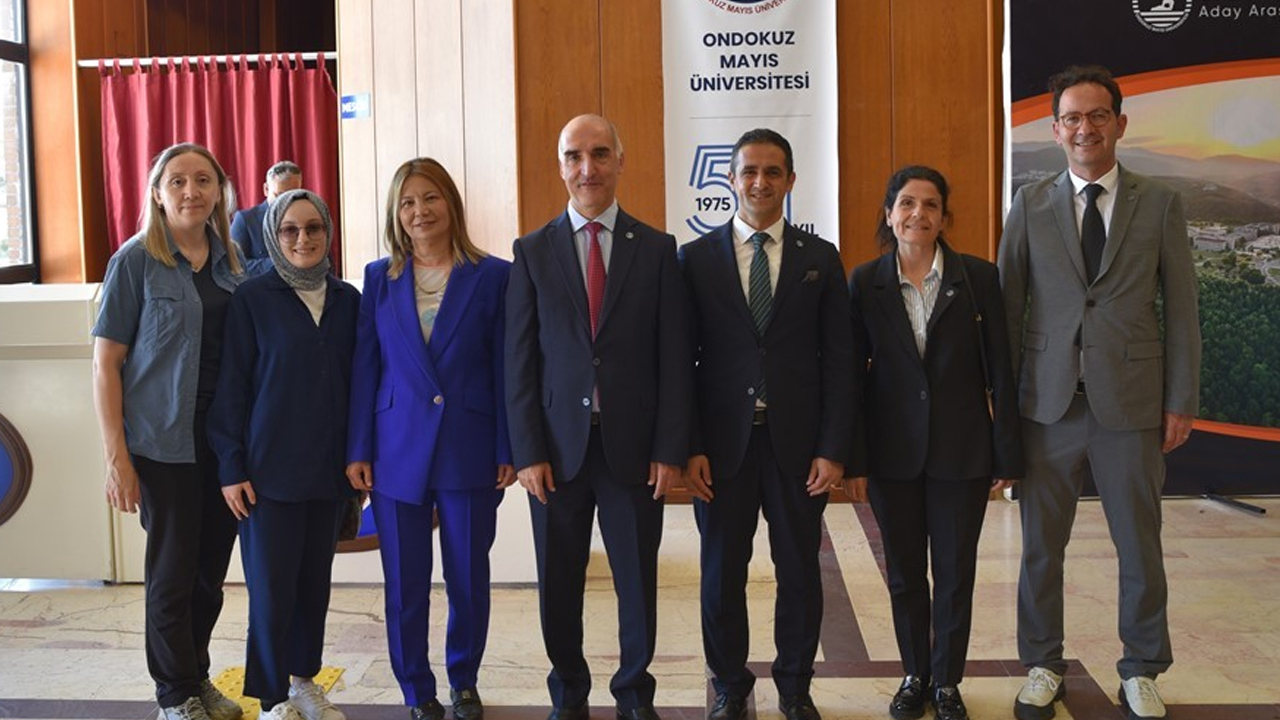 OMÜ’de Bayram Coşkusu: Rektörlük Üst Yönetimi Personelle Bayramlaştı